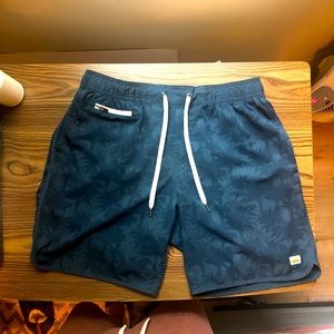 Vuori Banks Short Size Medium